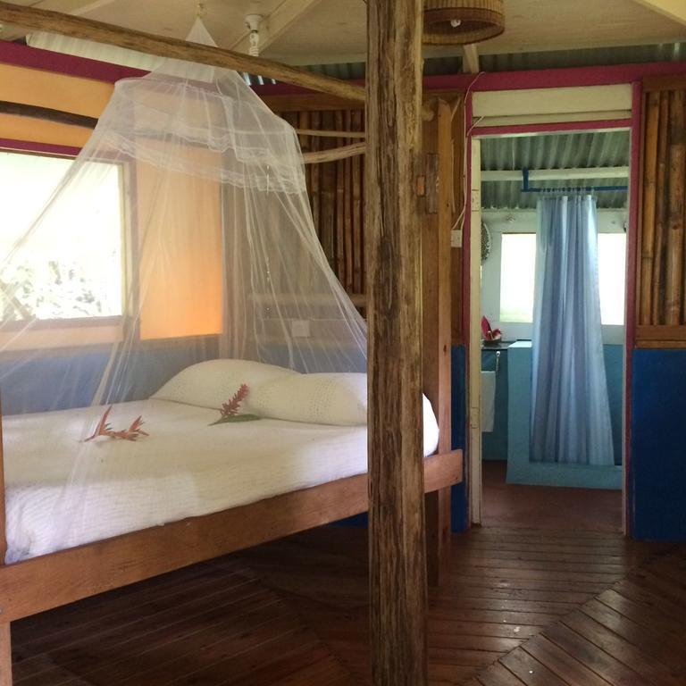 Roots Jungle Retreat Villa Marigot Luaran gambar